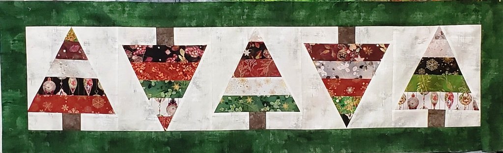 Merry Trees TABLE RUNNER KIT - Villa Rosa - 17 x 55